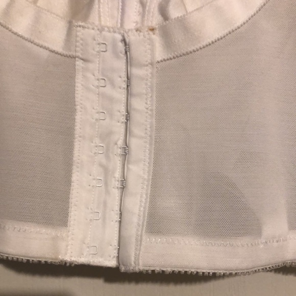 New with tags women bra size 40 C - Picture 3 of 4